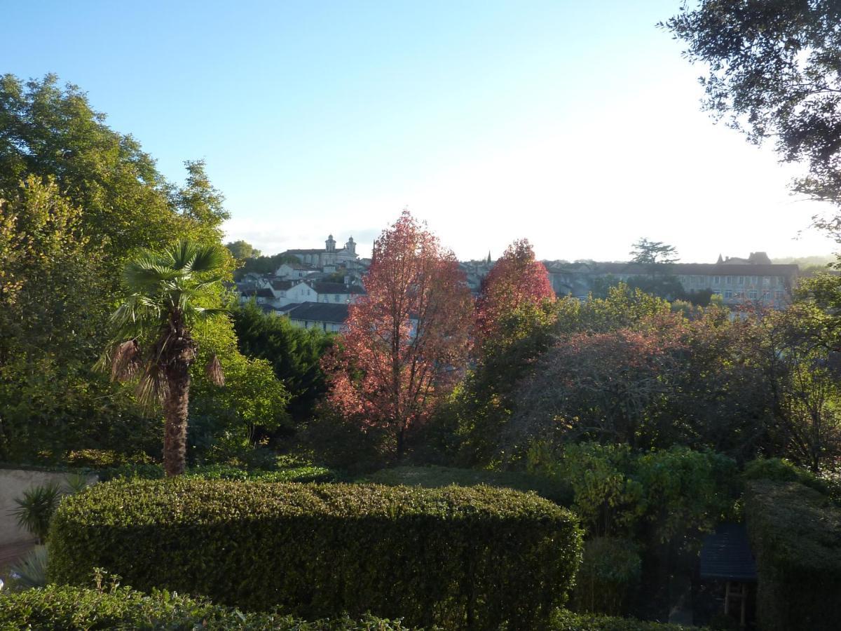 Bed and Breakfast Beaux Chenes Nérac Exterior foto